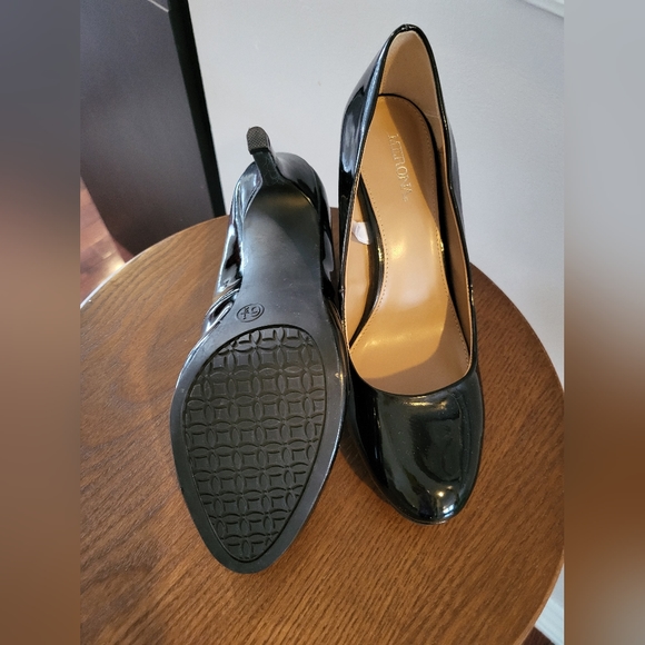Merona Heels, Size 6.5, Black, Patent "Leather" - Picture 4 of 5